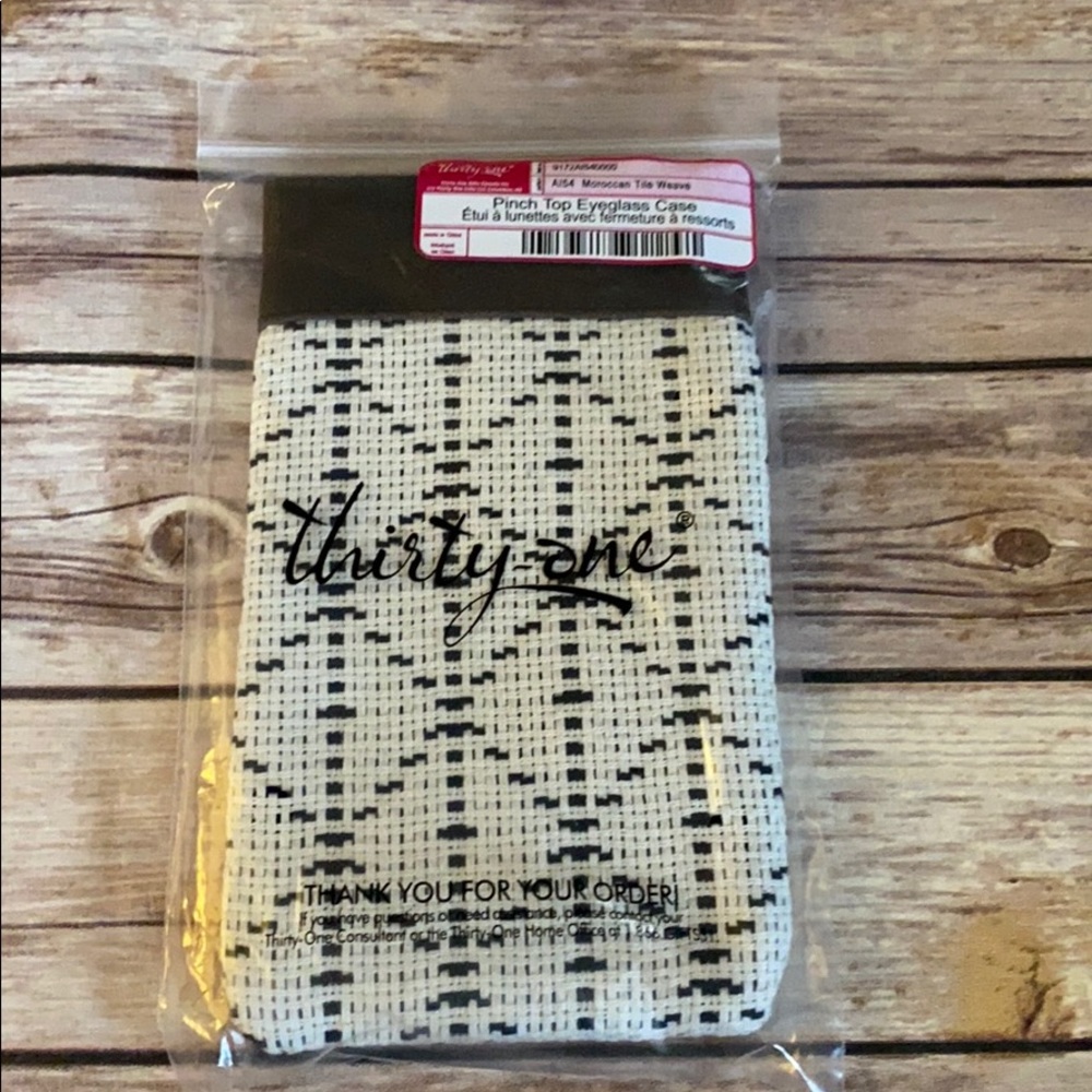 NIP Thirty-One Pinch Top Eyeglass Case- Moroccan